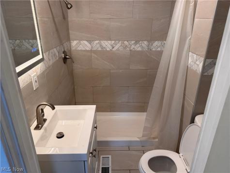 2233 W 98th Cleveland OH 44102