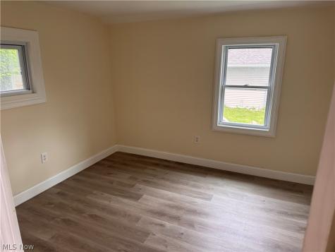 2233 W 98th Cleveland OH 44102