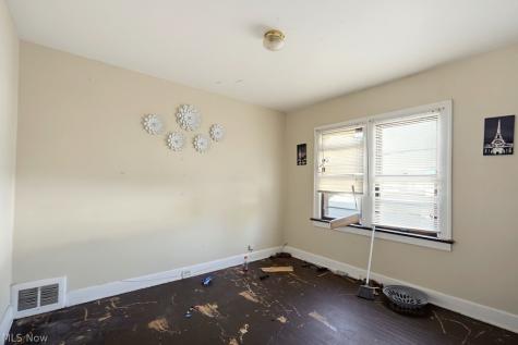 1673 Hillview Road Cleveland OH 44112