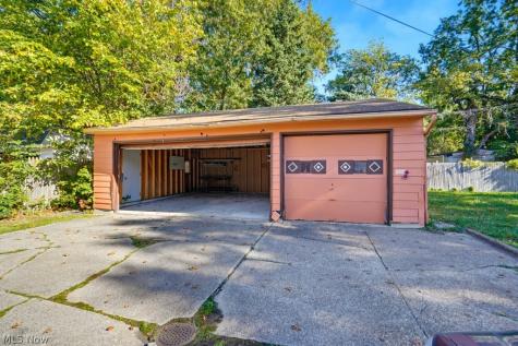 1673 Hillview Road Cleveland OH 44112