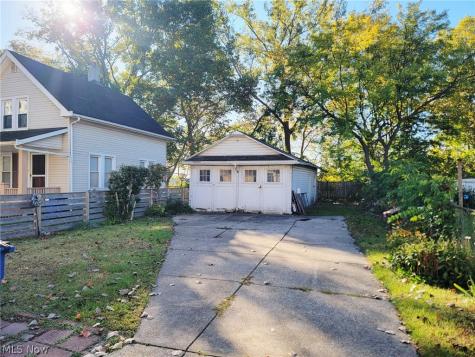 1033 Auburn Avenue Cleveland OH 44113