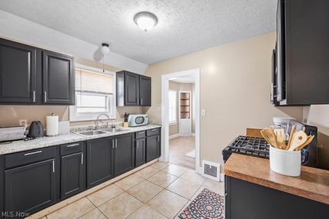 19075 Meredith Avenue Euclid OH 44119