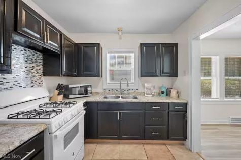 19075 Meredith Avenue Euclid OH 44119