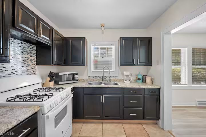 19075 Meredith Avenue Euclid OH 44119