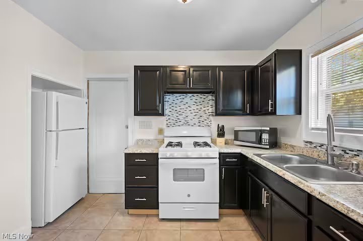 19075 Meredith Avenue Euclid OH 44119