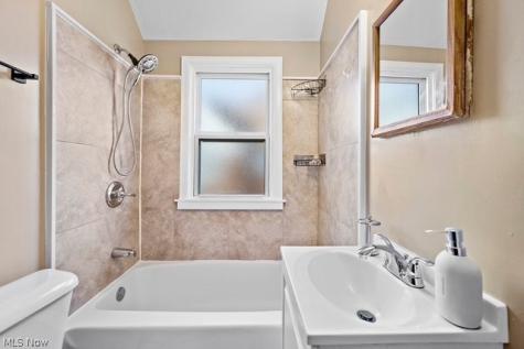 19075 Meredith Avenue Euclid OH 44119