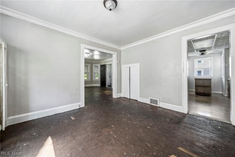 957 Thornhill Drive Cleveland OH 44108