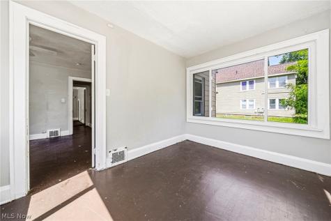 957 Thornhill Drive Cleveland OH 44108