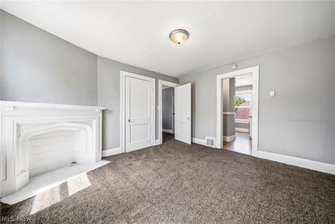 957 Thornhill Drive Cleveland OH 44108