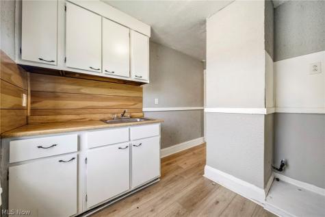 957 Thornhill Drive Cleveland OH 44108