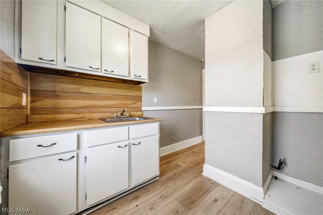 957 Thornhill Drive Cleveland OH 44108