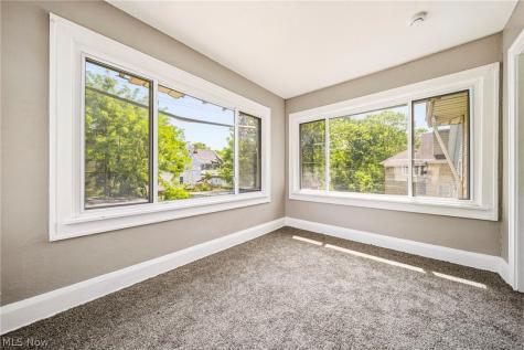 957 Thornhill Drive Cleveland OH 44108