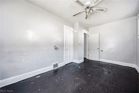 957 Thornhill Drive Cleveland OH 44108