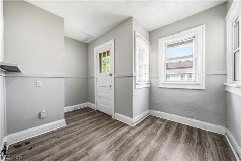 957 Thornhill Drive Cleveland OH 44108