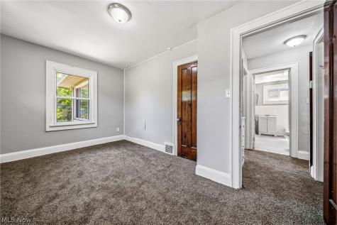 957 Thornhill Drive Cleveland OH 44108