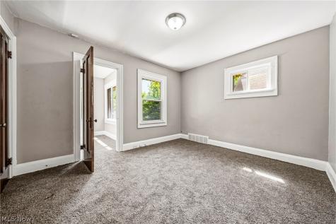 957 Thornhill Drive Cleveland OH 44108