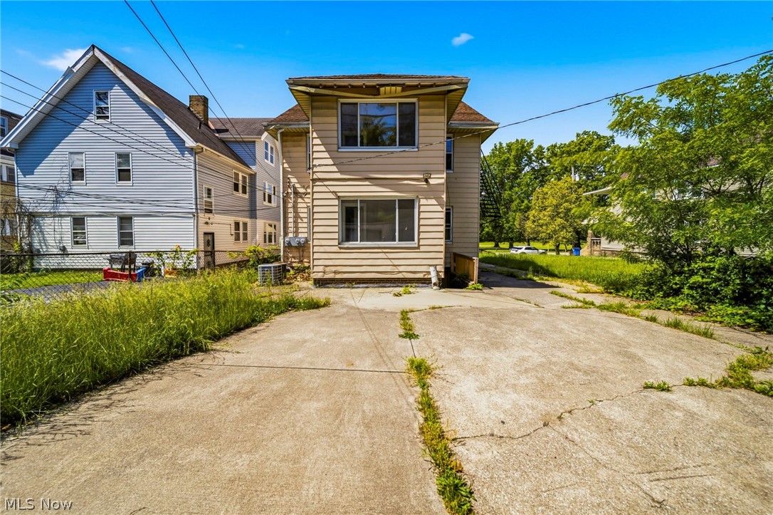 957 Thornhill Drive Cleveland OH 44108