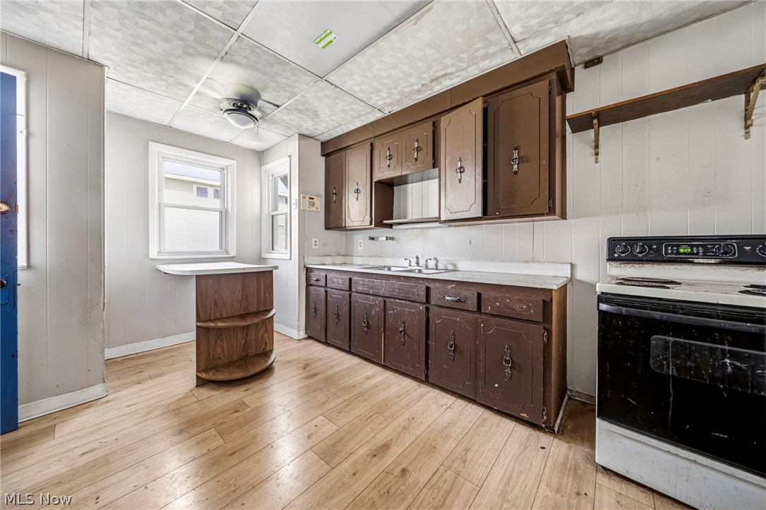 957 Thornhill Drive Cleveland OH 44108