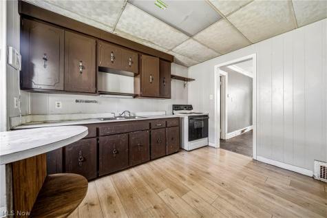 957 Thornhill Drive Cleveland OH 44108