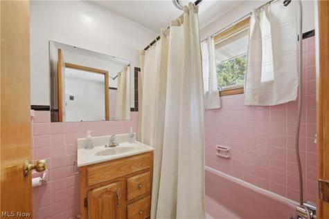 3304-3306 Beverly Avenue NE Canton OH 44714