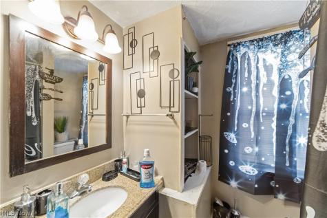 13421 Cedar Road Cleveland Heights OH 44118