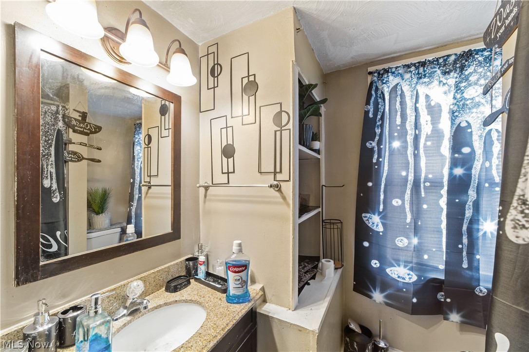 13421 Cedar Road Cleveland Heights OH 44118