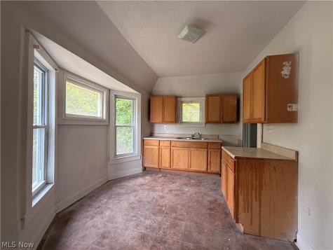 2278 E 70th Street Cleveland OH 44103