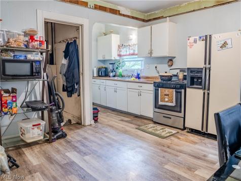 2102 W 96th Street Cleveland OH 44102