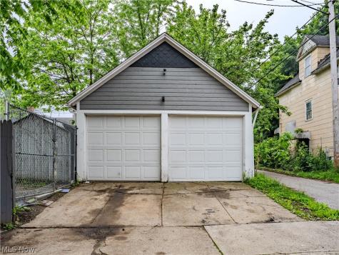 2102 W 96th Street Cleveland OH 44102