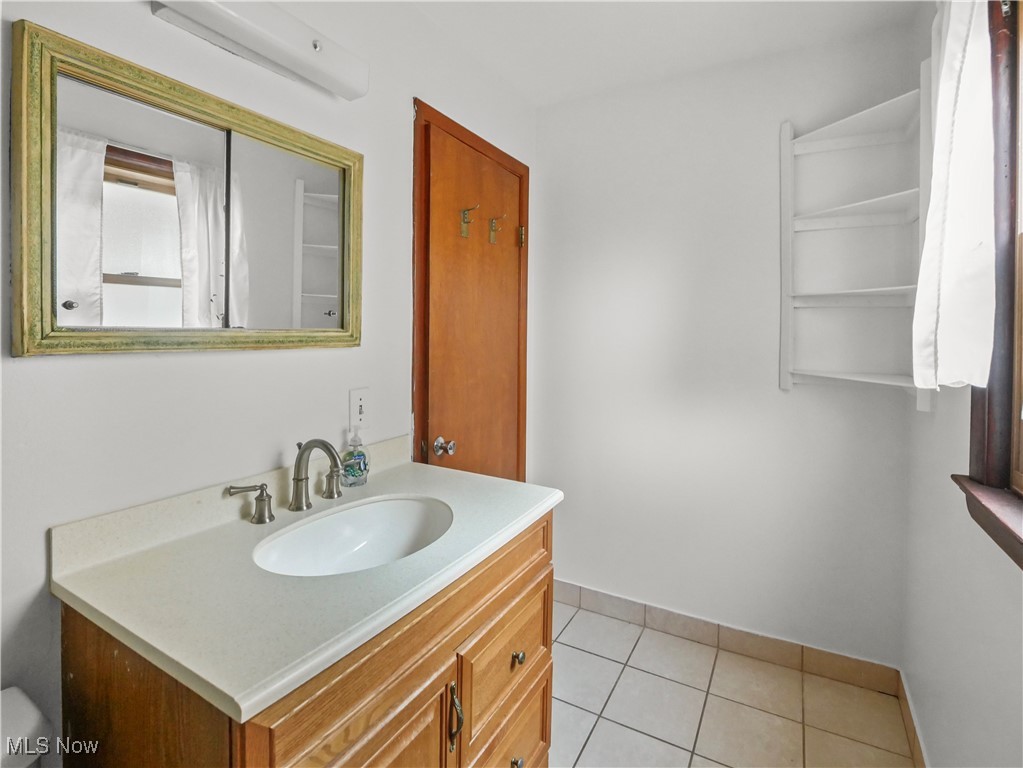 13532 Elbur Lane Lakewood OH 44107