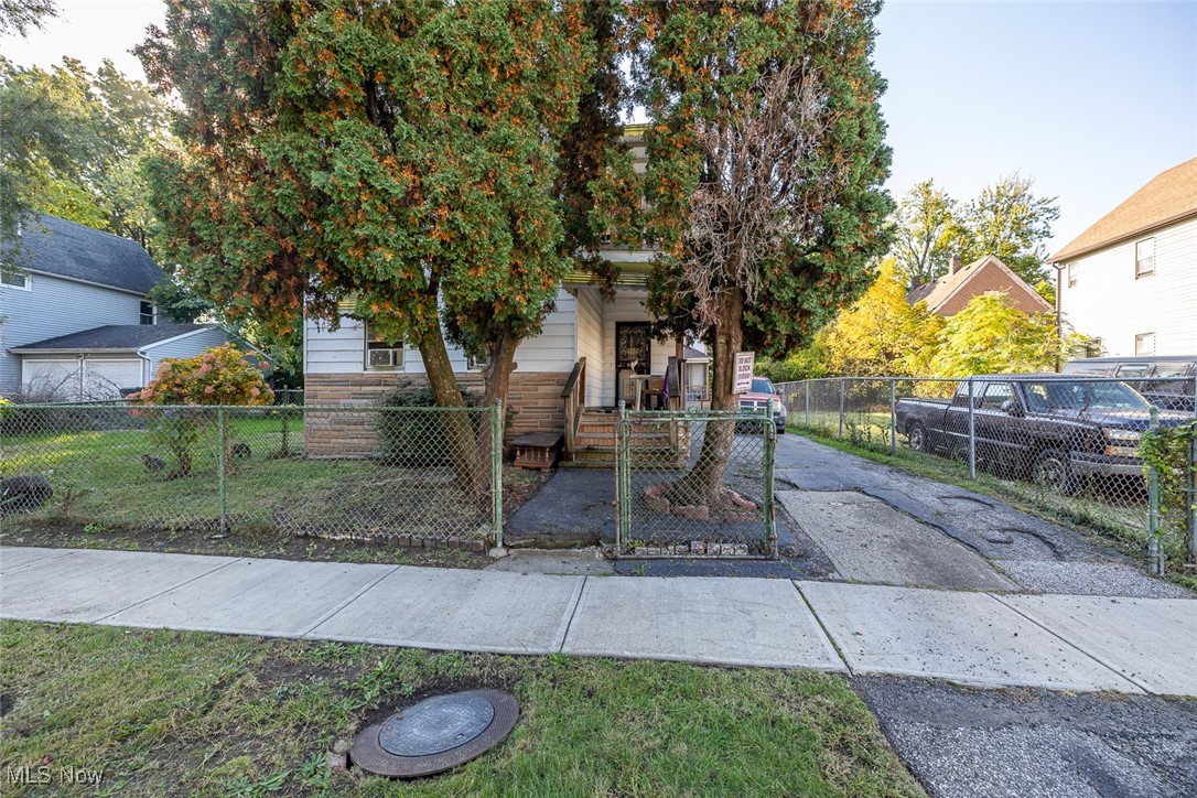 7538 Star Avenue Cleveland OH 44103