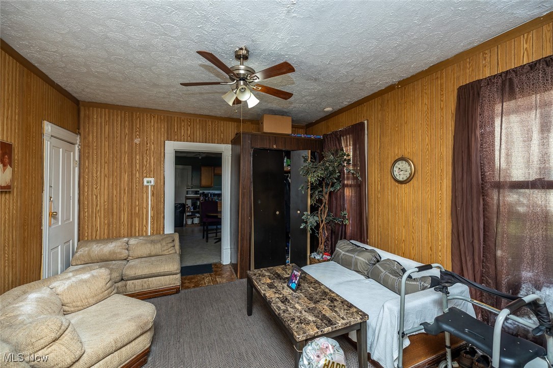 7538 Star Avenue Cleveland OH 44103