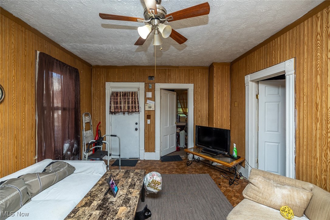 7538 Star Avenue Cleveland OH 44103