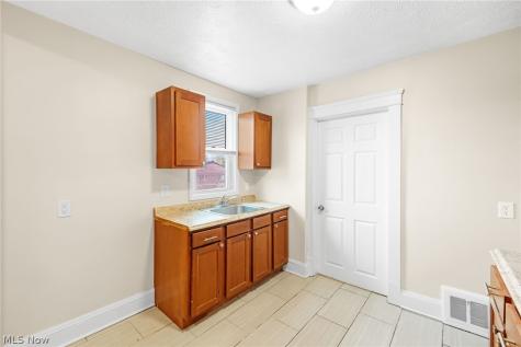 1362 W 83rd Street Cleveland OH 44102