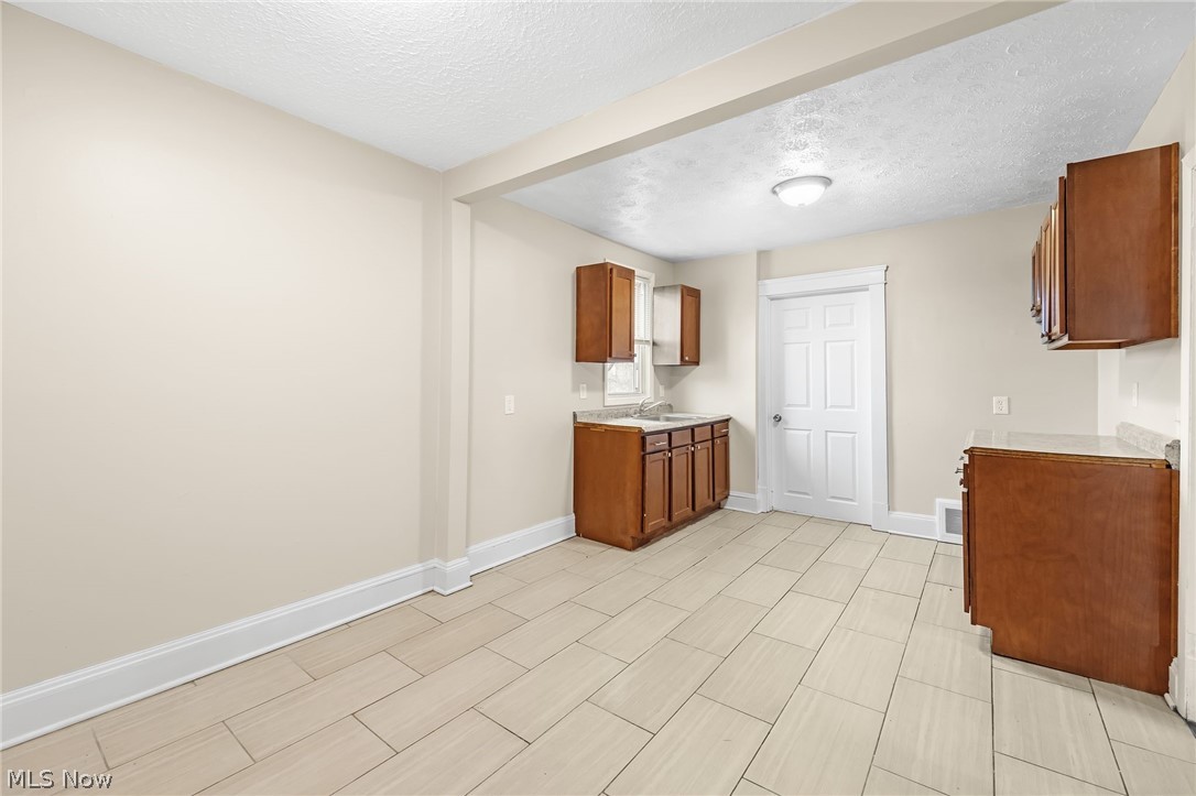 1362 W 83rd Street Cleveland OH 44102