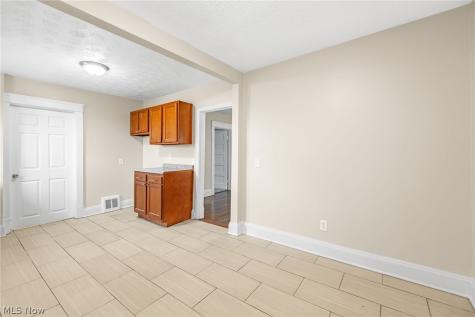 1362 W 83rd Street Cleveland OH 44102