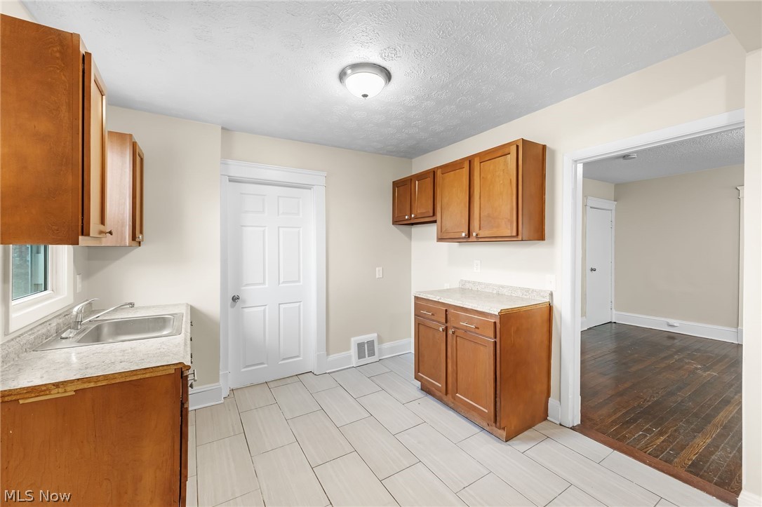 1362 W 83rd Street Cleveland OH 44102