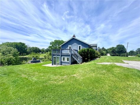 887-889 Colony Drive Aurora OH 44202