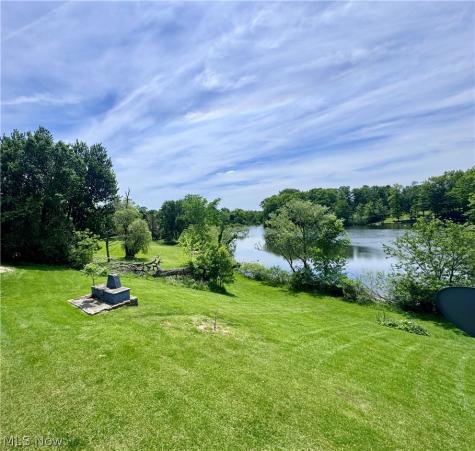 887-889 Colony Drive Aurora OH 44202
