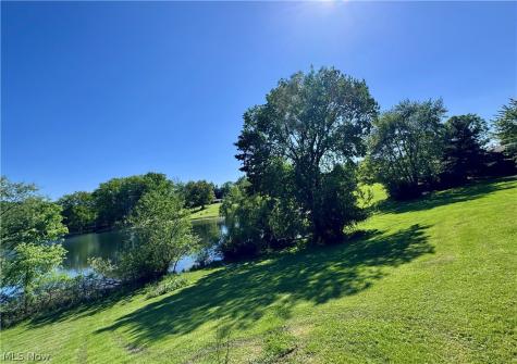 887-889 Colony Drive Aurora OH 44202