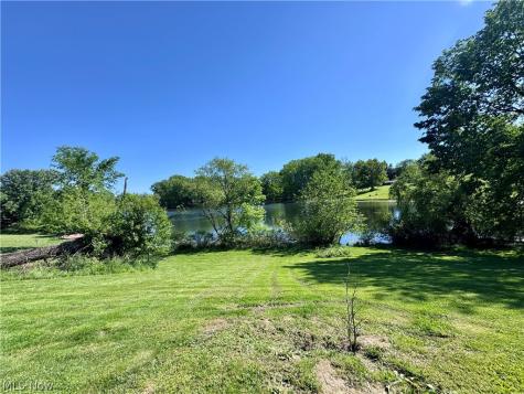 887-889 Colony Drive Aurora OH 44202