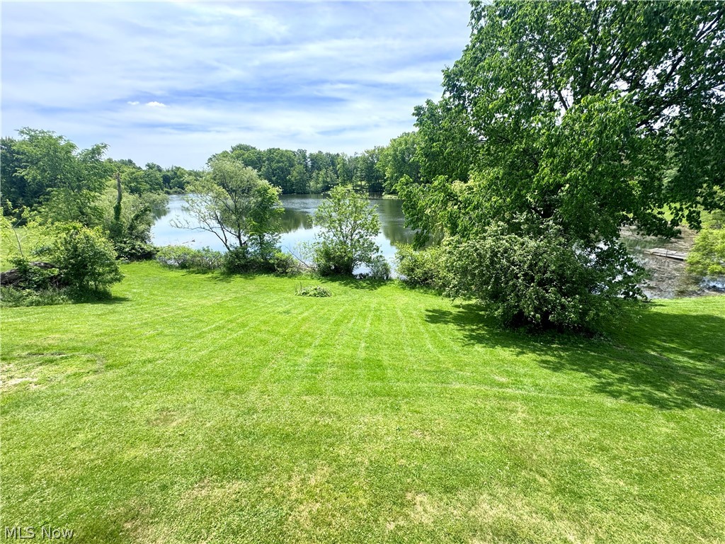 887-889 Colony Drive Aurora OH 44202