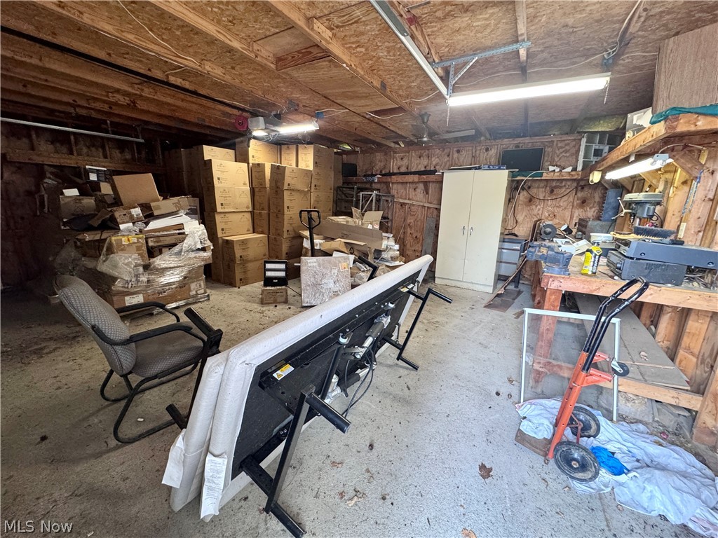 887-889 Colony Drive Aurora OH 44202