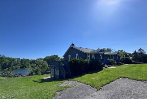 887-889 Colony Drive Aurora OH 44202