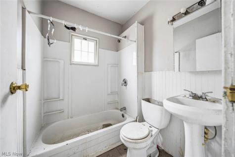 10022 Adams Avenue Cleveland OH 44108