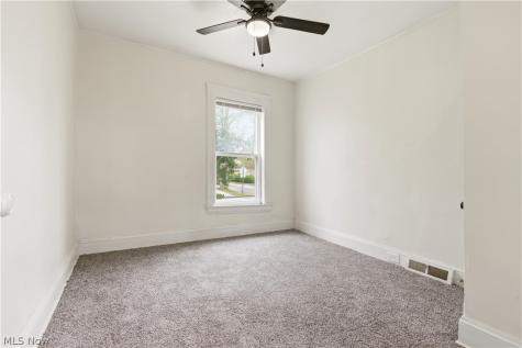 689 Midland Avenue Cleveland OH 44110