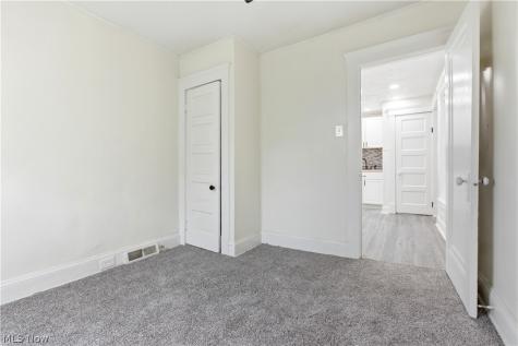 689 Midland Avenue Cleveland OH 44110