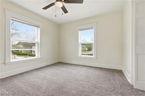 689 Midland Avenue Cleveland OH 44110