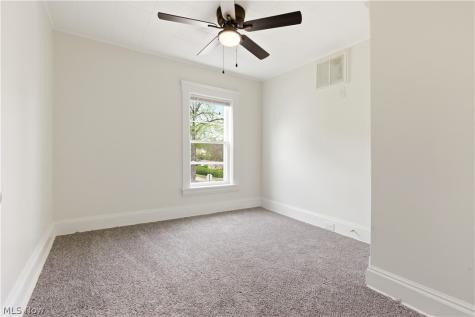 689 Midland Avenue Cleveland OH 44110