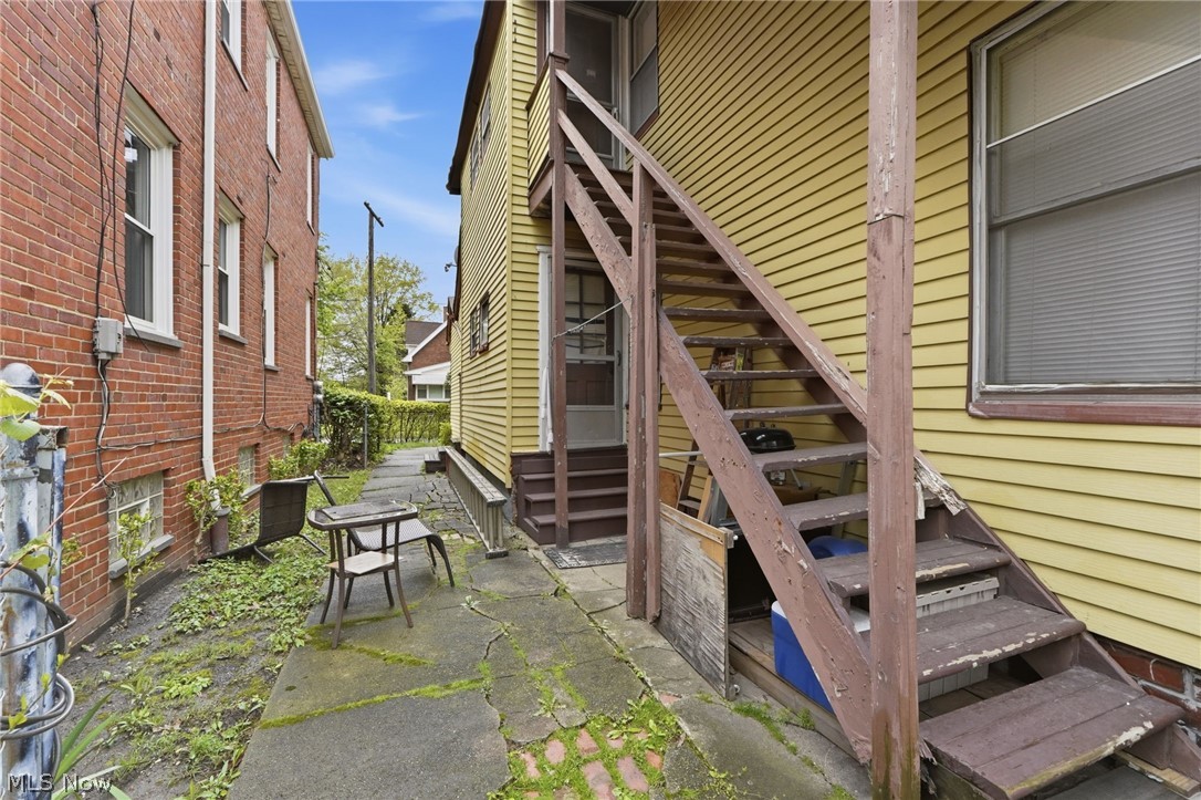 689 Midland Avenue Cleveland OH 44110